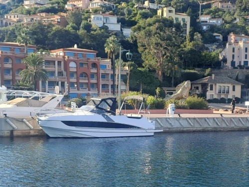 Bénéteau Flyer 8.8 SUNdeck a louer à Mandelieu-la-Napoule