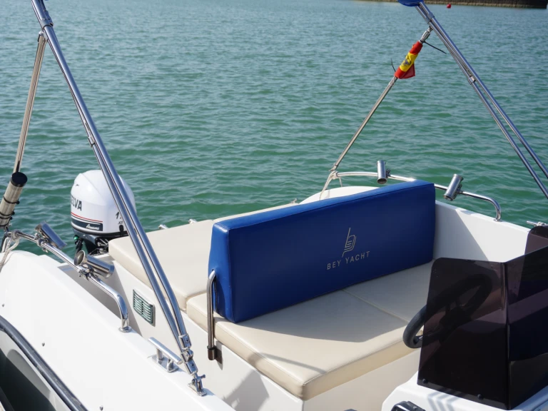 Location Bateau à moteur à El Puerto de Santa María - Bey Yacht Bey 18
