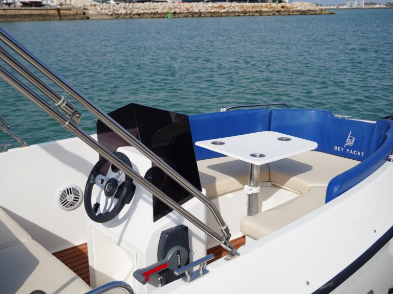 Location Bateau à moteur Bey Yacht avec permis