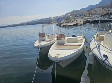 Hire Motorboat Selva with a boat licence