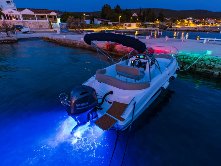 Louez un Marinello fisherman 19 à Sveti Filip i Jakov