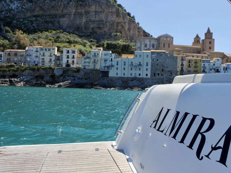 Bateau à moteur à louer à Cefalù au meilleur prix