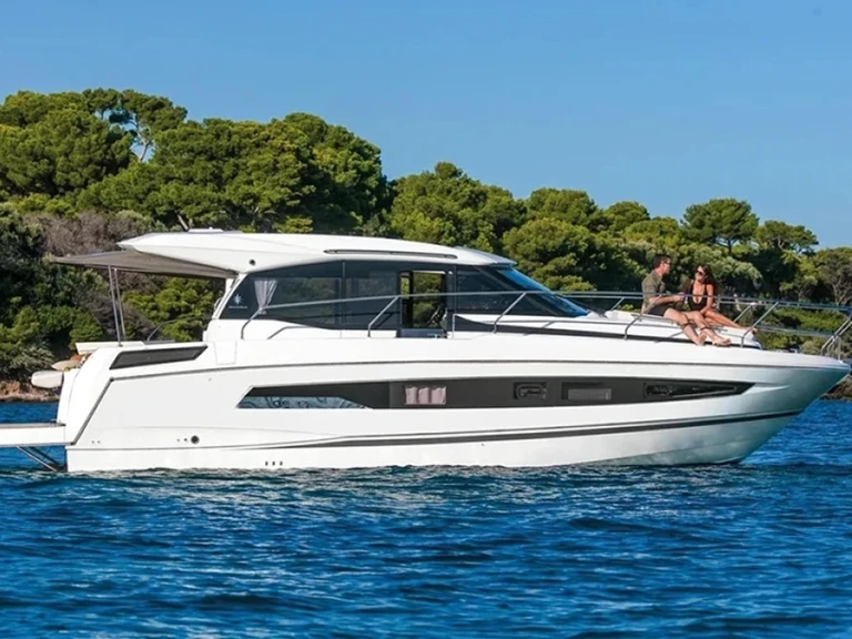 Location Bateau à moteur Jeanneau avec permis