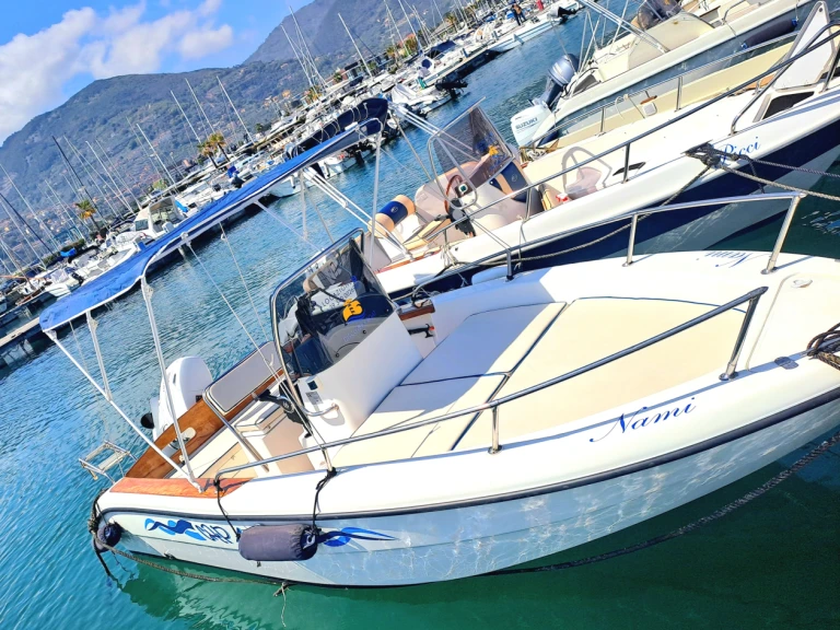 Louer Bateau à moteur avec ou sans skipper Ranieri à La Spezia