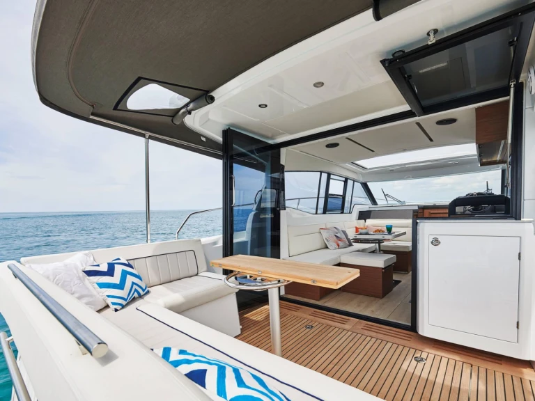 Location Bateau à moteur Jeanneau avec permis