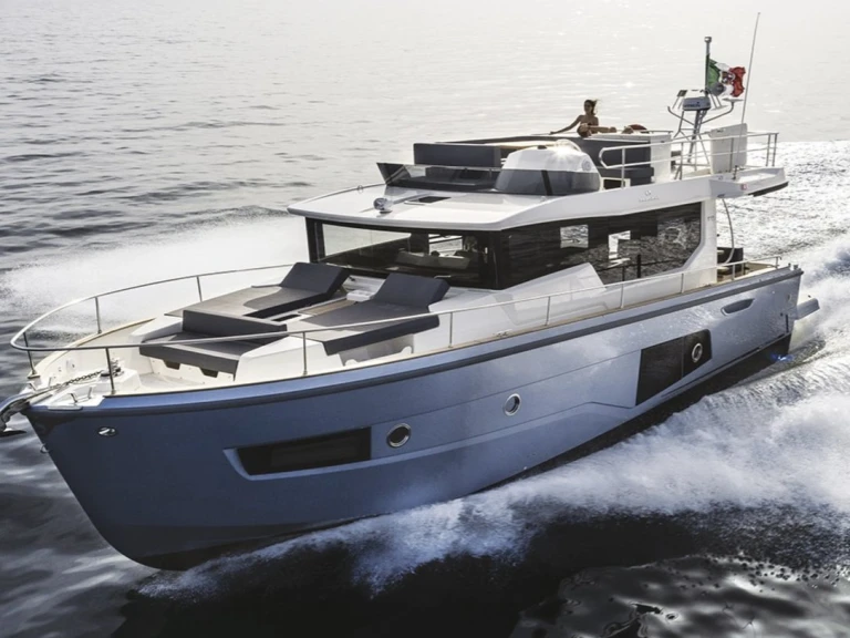 Louez un Cranchi Cranchi T43 Eco Trawler à Sardaigne