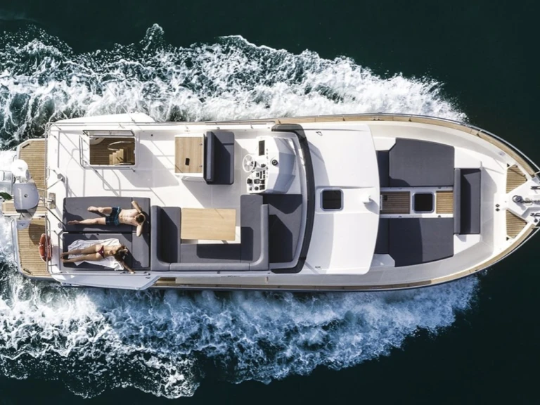 Location Yacht Cranchi avec permis