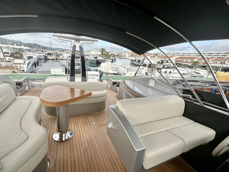 Location Bateau à moteur Riva avec permis