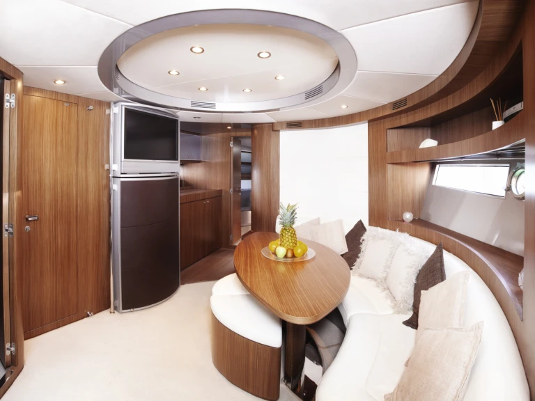 Bateau à moteur à louer à Marina Botafoch au meilleur prix