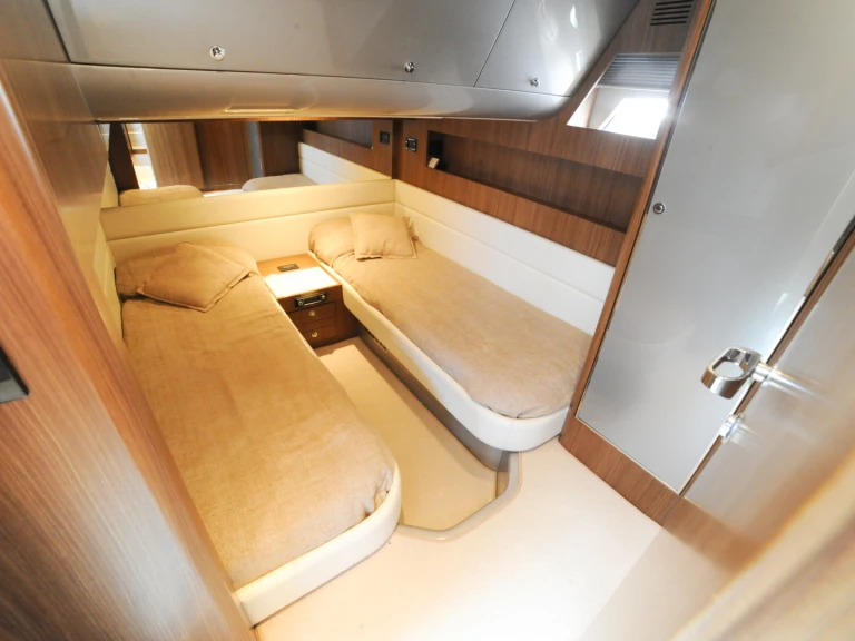 Location à Marina Botafoch - Riva RIVALE 52 sur SamBoat