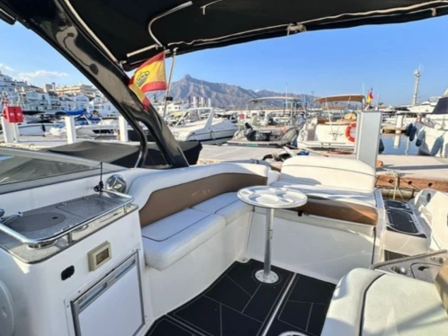 Location Bateau à moteur Rinker avec permis