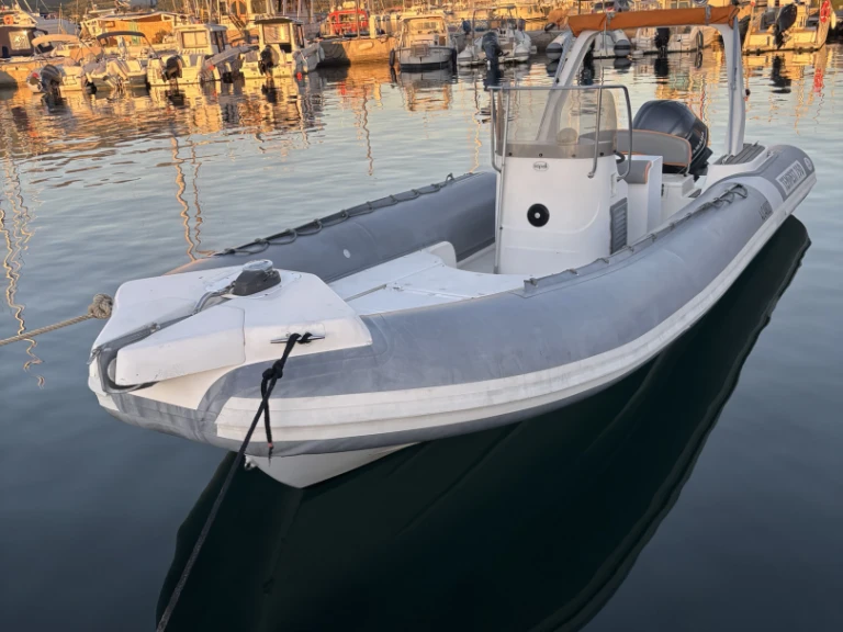 Louez un Capelli Tempest 750 à Bonifacio