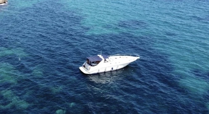 Bateau à moteur à louer à Las Tres Cales au meilleur prix