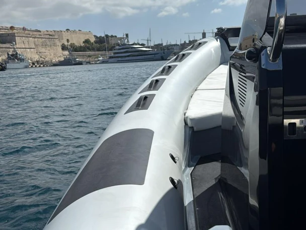 Semi-rigide à louer à Pietà au meilleur prix