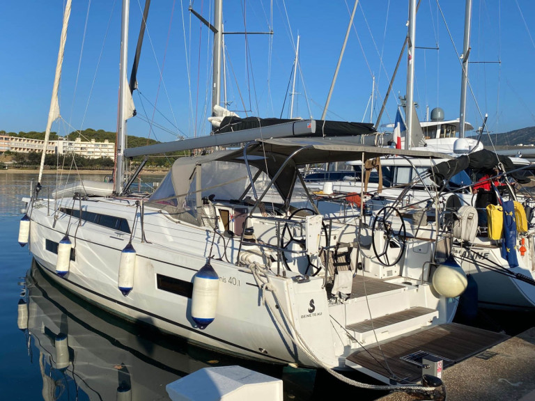 Location bateau Bénéteau Oceanis 40.1 à Bormes-les-Mimosas sur Samboat