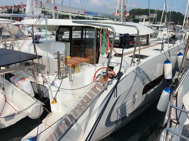 Louez un Excess Excess 11 (6 cab.) à Pula