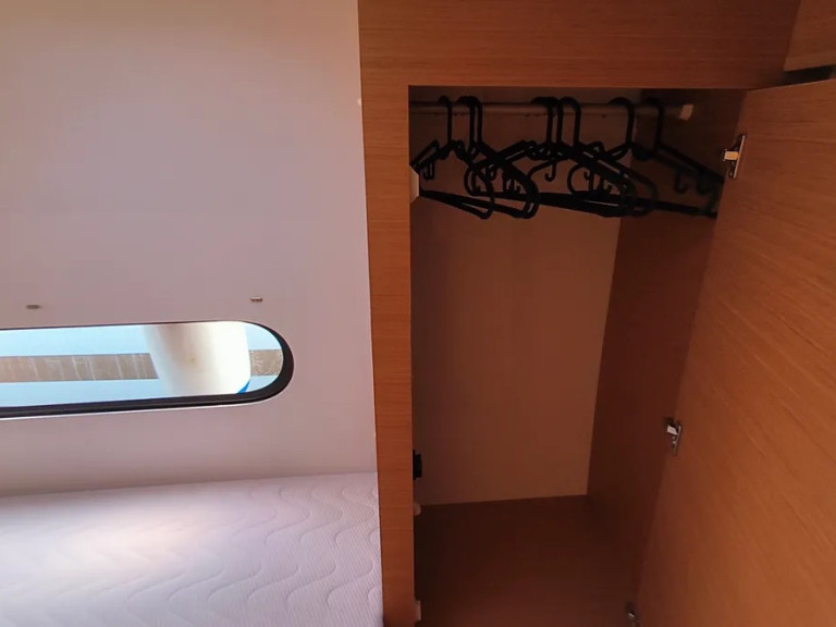 Location bateau Pula pas cher Excess 11 (6 cab.)