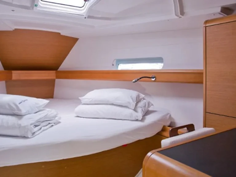 Louez un Jeanneau Sun Odyssey 409 (3 cab.) à Lefkáda