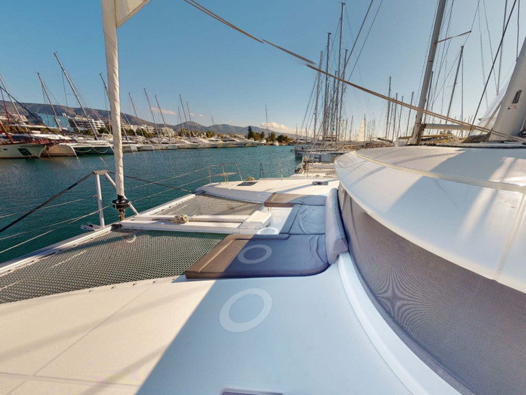 Louer Catamaran avec ou sans skipper Lagoon à Álimos