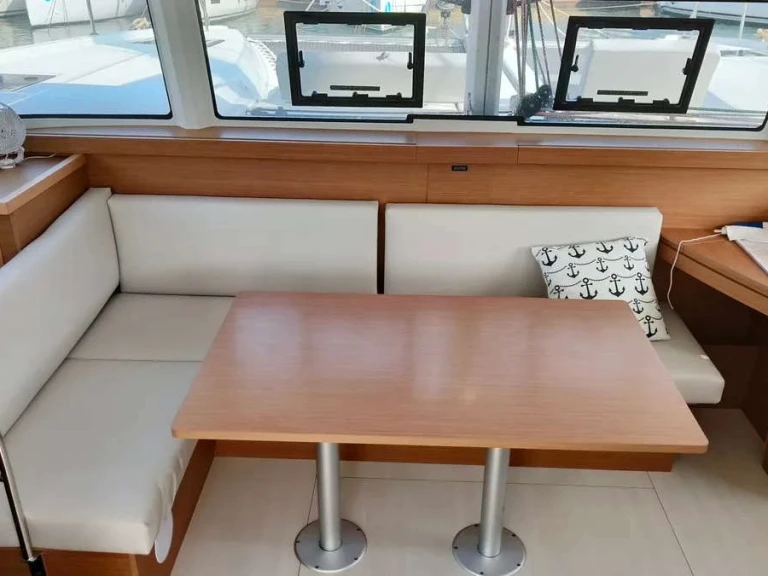 Location Catamaran à Pula - Excess Excess 11 (6 cab.)