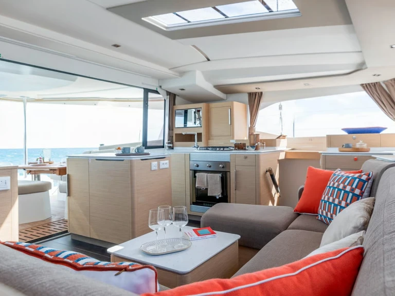 Location à Néa Péramos - Fountaine Pajot FP 44 Quatuor (6cab.) sur SamBoat