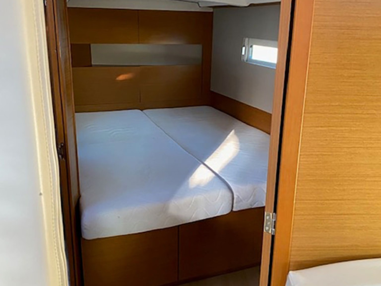 Location à Bormes-les-Mimosas - Jeanneau Sun Odyssey 410 sur SamBoat
