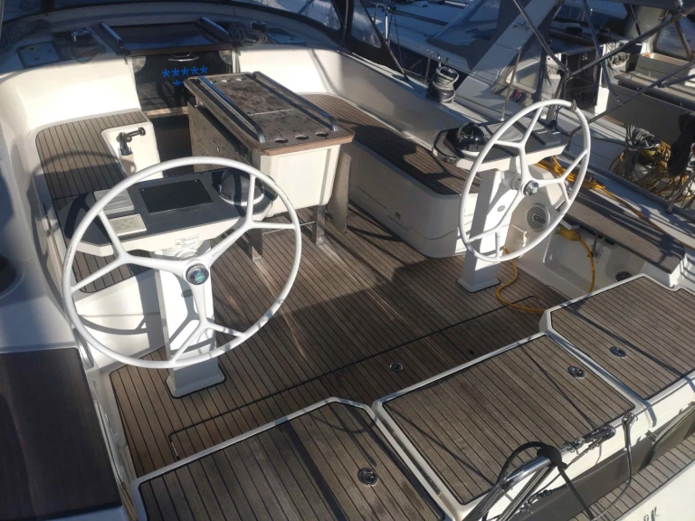 Location à Álimos - Bavaria Bavaria Cruiser 56 (6 cab.) sur SamBoat