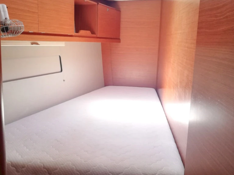 Louez un Dufour Dufour 520 GL (5 Cab.) à Kalkara