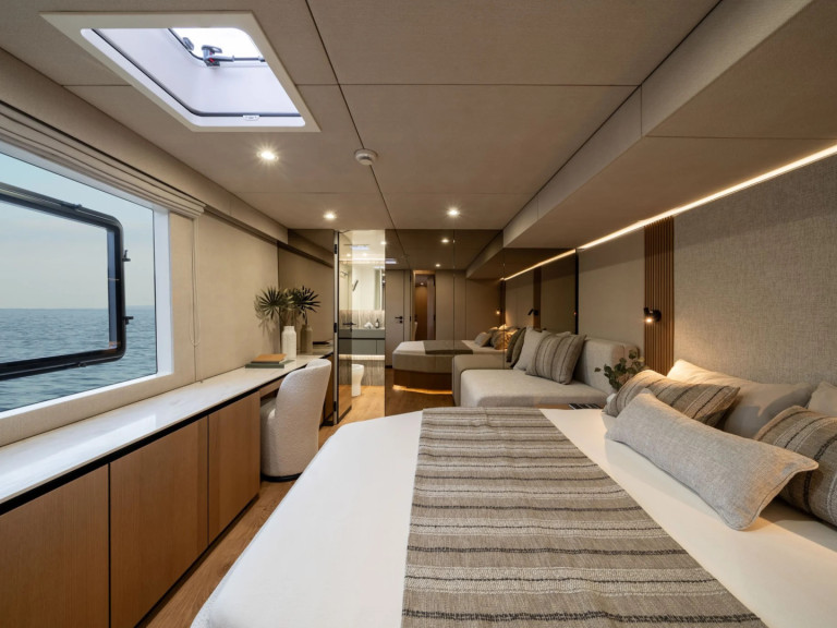 Location bateau Olbia pas cher Sunreef 70