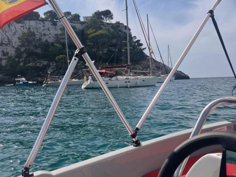 Bateau à moteur à louer à Cala Galdana au meilleur prix
