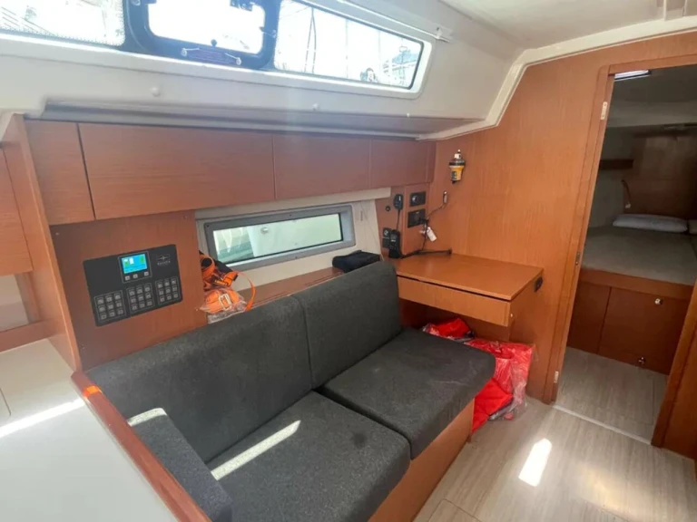 Bavaria Bavaria C42 (3 cab.) a louer à Paros (Ile)