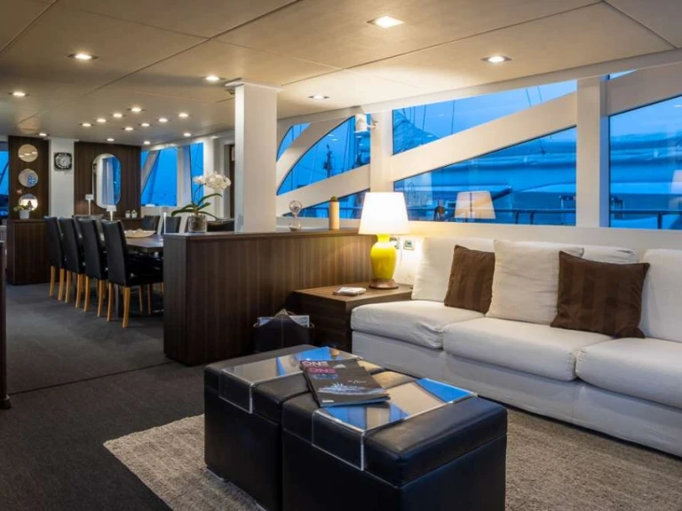 Location Yacht Custom avec permis