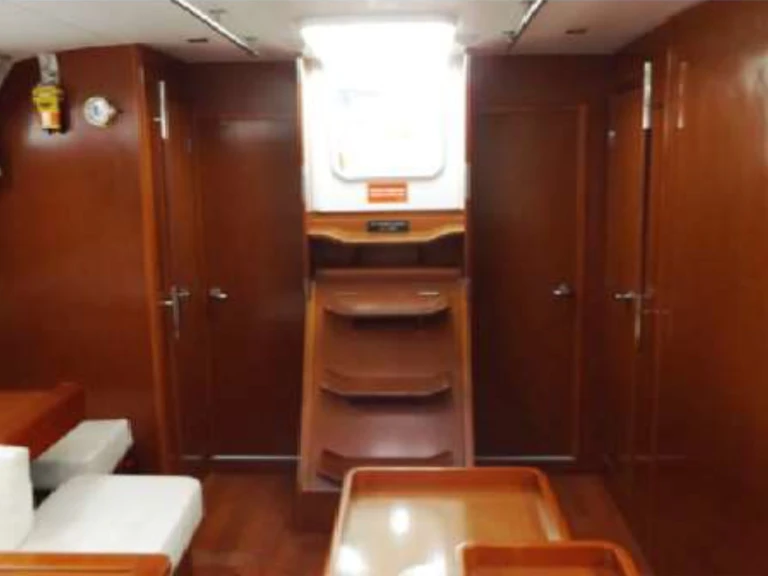 Bénéteau Oceanis 50 (6 cab.) a louer à Kalkara