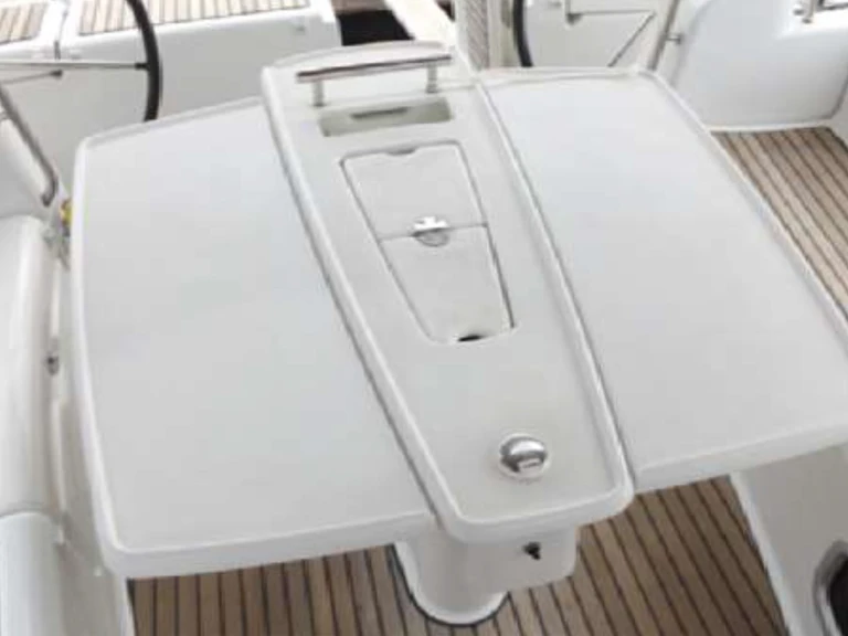 Louez un Bénéteau Oceanis 50 (6 cab.) à Kalkara