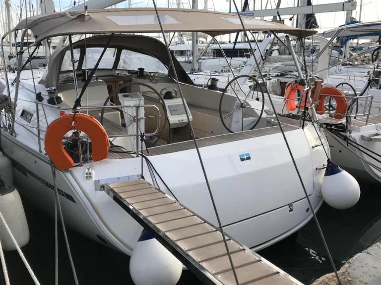 Louer Voilier avec ou sans skipper Bavaria à Álimos