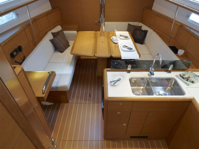 Louez un Jeanneau Sun Odyssey 389 (3 cab.) à Propriano