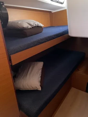 Location à Néa Péramos - Jeanneau Sun Loft 47 (7 cab.) sur SamBoat