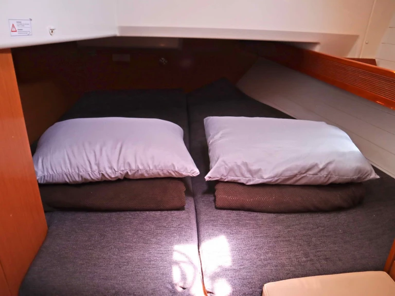 Louez un Bavaria Bavaria Cruiser 40 (3 cab.) à Néa Péramos