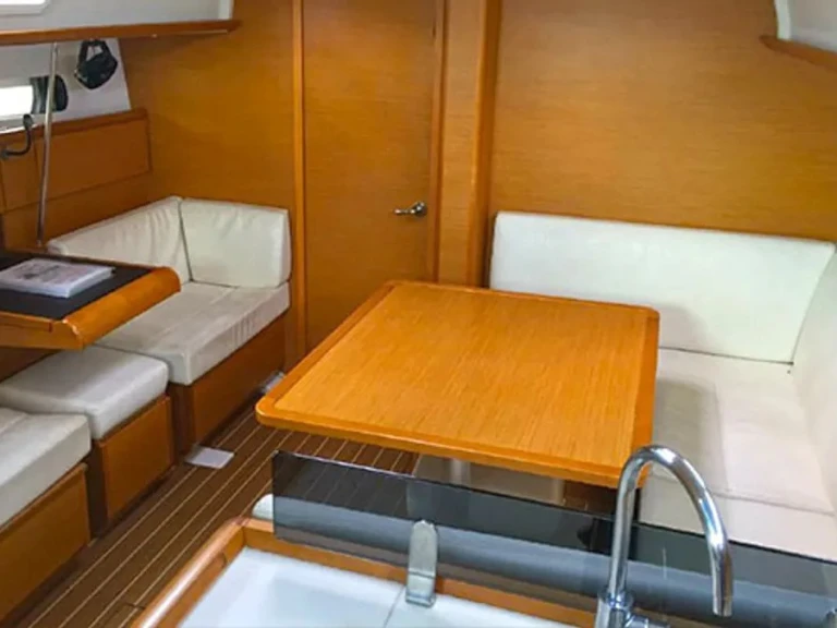 Louez un Jeanneau Sun Odyssey 409 (3 cab.) à Lefkáda