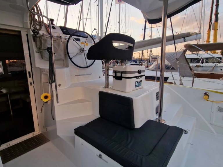 Location à Álimos - Lagoon Lagoon 40 sur SamBoat