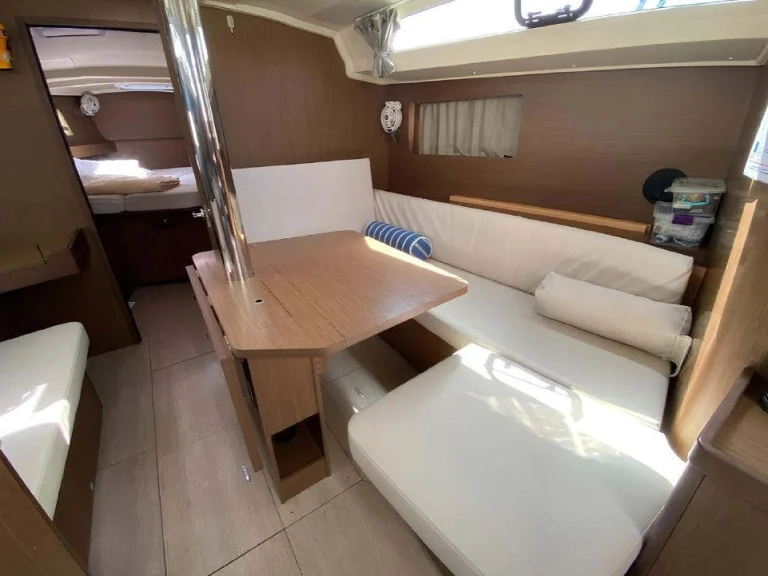 Location bateau Bénéteau Oceanis 41.1 (3 cab.) à Lefkáda sur Samboat