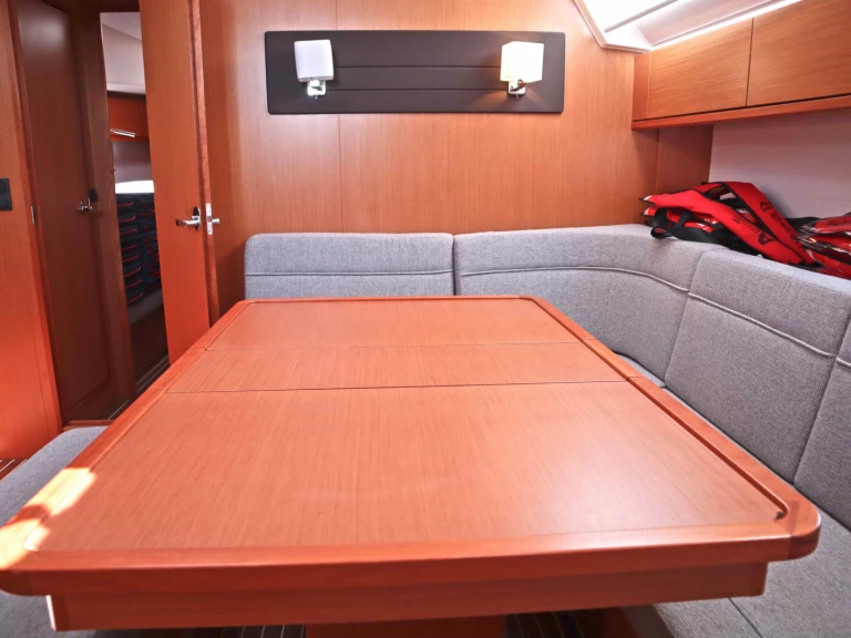 Bavaria Cruiser 46 a louer à Álimos