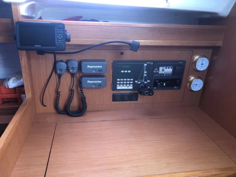 Location à Néa Péramos - Bavaria Bavaria 43 Cruiser (3 cab.) sur SamBoat