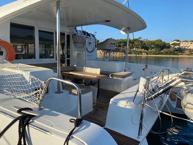Louer Catamaran avec ou sans skipper Lagoon à Bormes-les-Mimosas