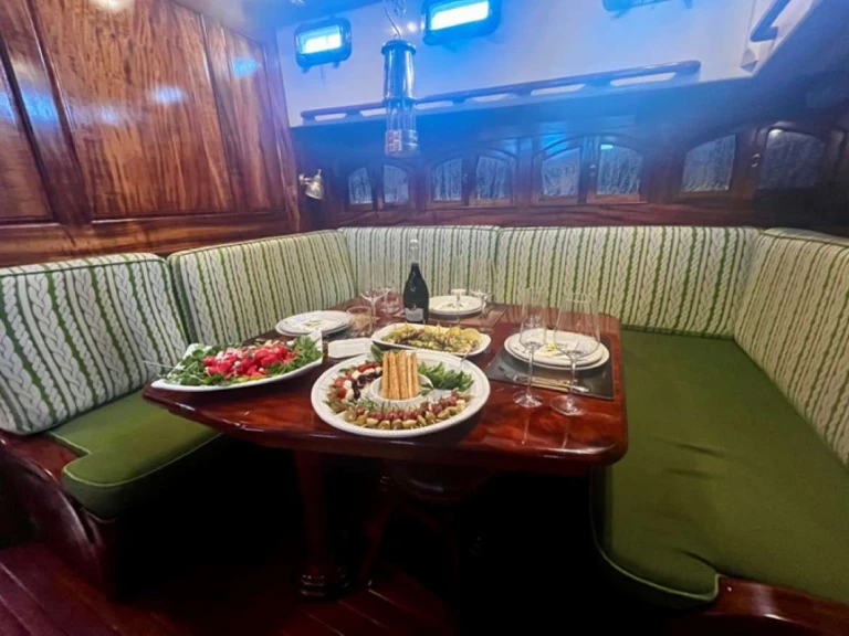 Louez un Covey Island Boatworks TREE OF LIFE à Newport