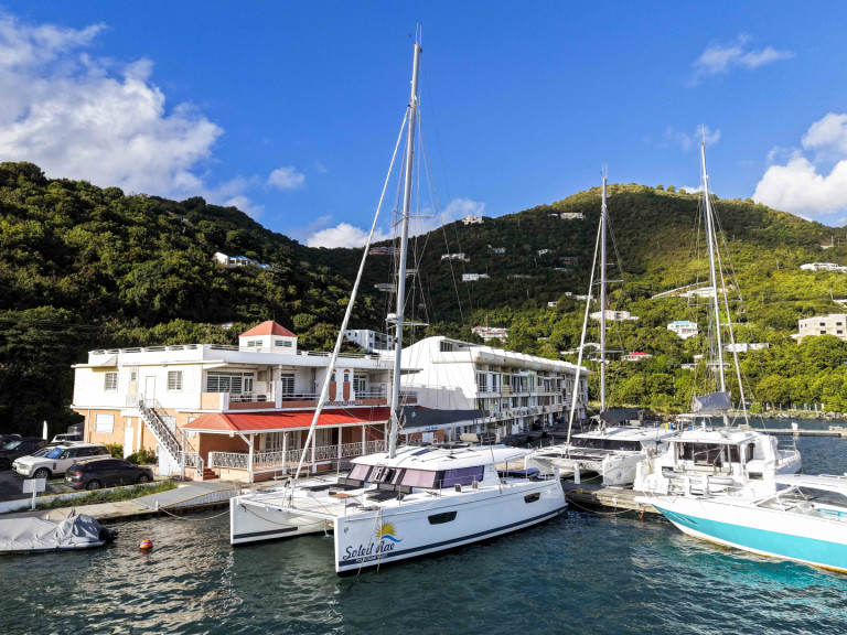 Louez un Fountaine Pajot Fountaine Pajot Saba 50 (Owner's Version) à Road Town