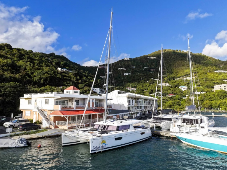 Louez un Fountaine Pajot Fountaine Pajot Saba 50 (Owner's Version) à Road Town