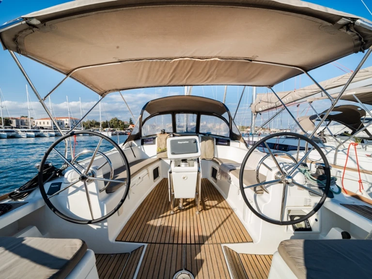 Location bateau Jeanneau Sun Odyssey 439 à Lávrio sur Samboat