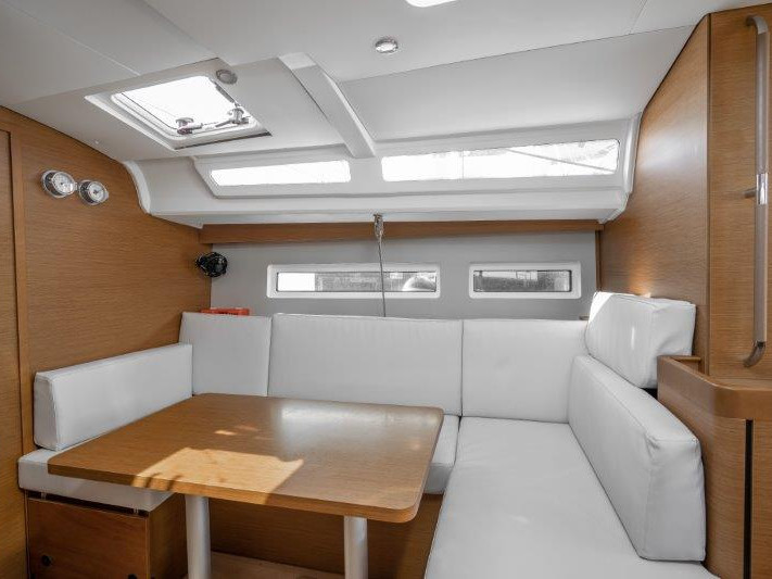 Location bateau Néa Péramos pas cher Sun Odyssey 440