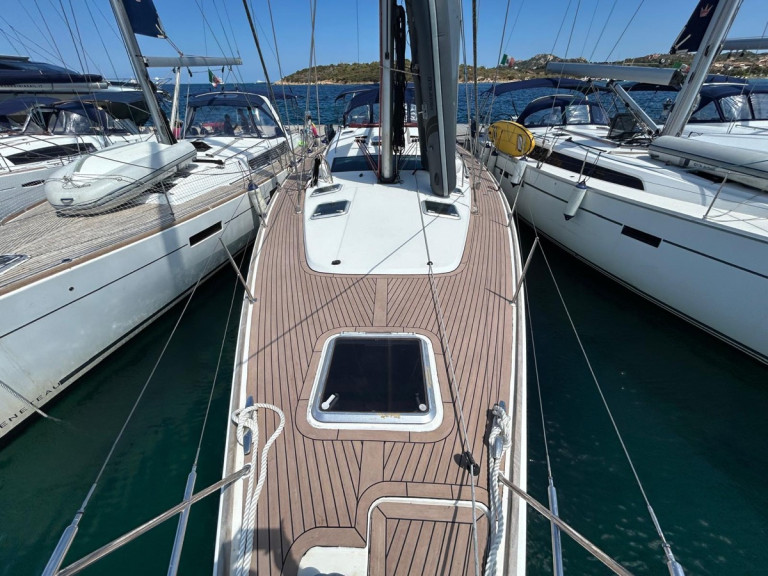 Louez un Jeanneau Sun Odyssey 54 DS à Cugnana Verde